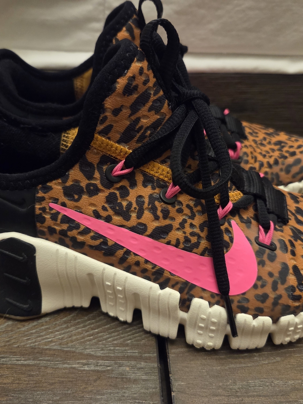 Nike Women's Leopard Print Trainers with Hot Pink Swoosh - Picture 2 of 9
